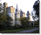 Cardiff Castle, 655x560 pixels (88.2K)